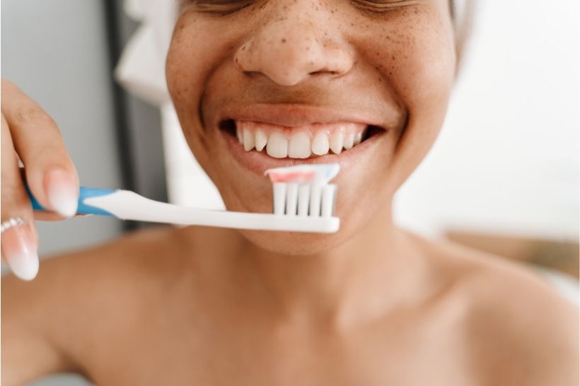 Saber como escovar os dentes é fundamental para manutenção da saúde bucal, mas não é único cuidado necessário. Entenda!