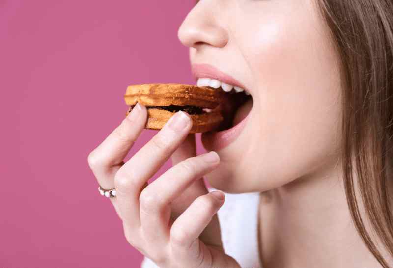 O consumo excessivo de açúcar é o principal responsável por problemas na saúde bucal