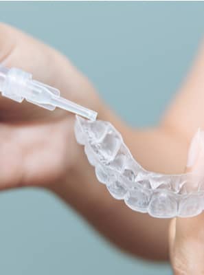 Clareamento dental com moldeira: saiba tudo sobre o tratamento
