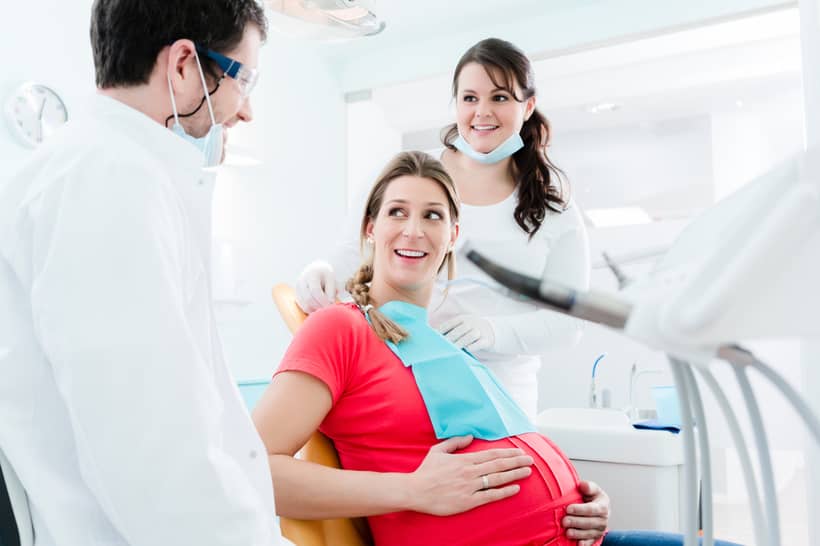 É comum as grávidas sentirem os dentes mais sensíveis durante a gestação. Entenda quais as causas do desconforto e como aliviar os sintomas 