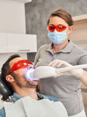 Clareamento dental a laser: devo considerar essa opção?