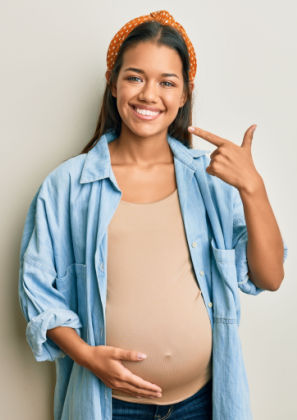 Clareamento dental caseiro: grávidas podem fazer?