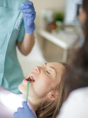Implante dentário de carga imediata é indicado para quais casos?